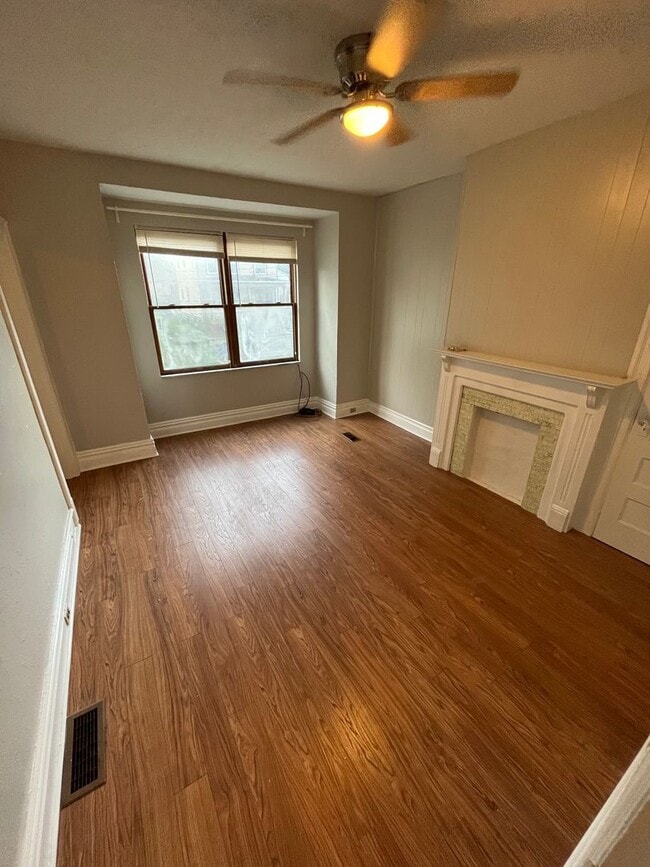 Foto del edificio - 151 Kendall Ave