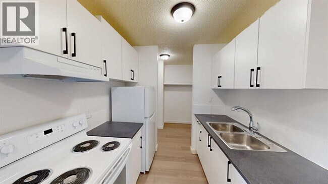 Photo du bâtiment - 9515-100 100 Ave.