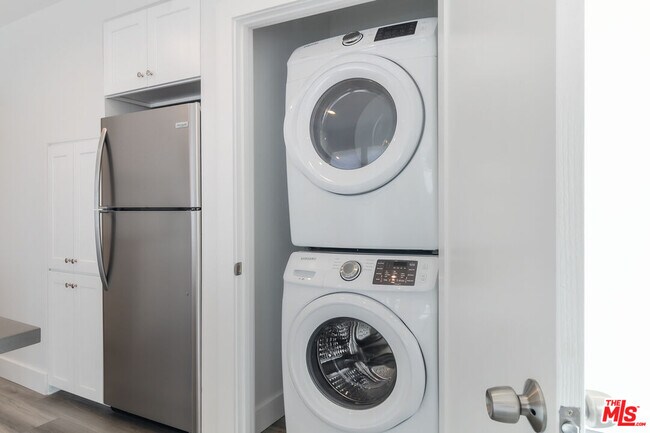 Building Photo - 2303 W 30th St