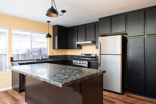 Building Photo - Perfectly Located, Updated 3 Bedroom Mira Mesa Home