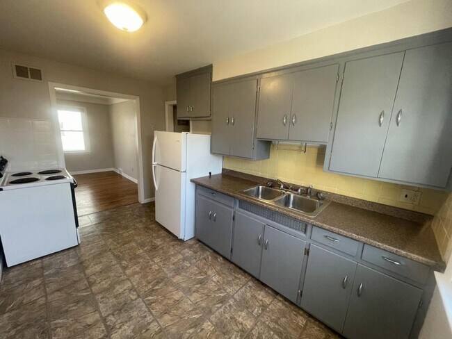 Building Photo - 10008 Edgepark Drive #Down