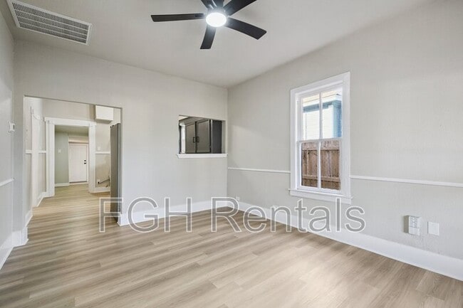 Photo - 2332 E Houston St House