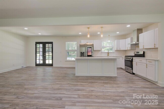 Foto del edificio - 3900 Rhodes Ave