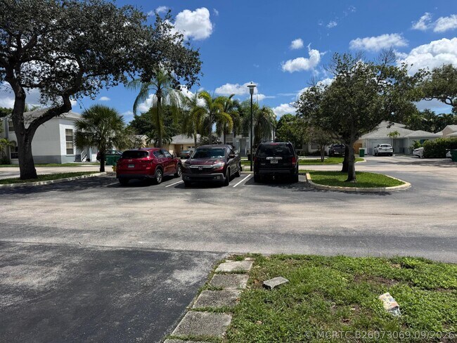 Foto del edificio - 4421 SW 72nd Terrace