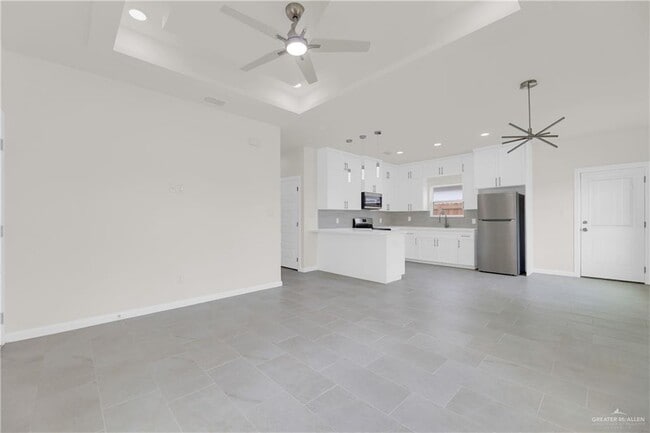 Building Photo - 18 E 24th St