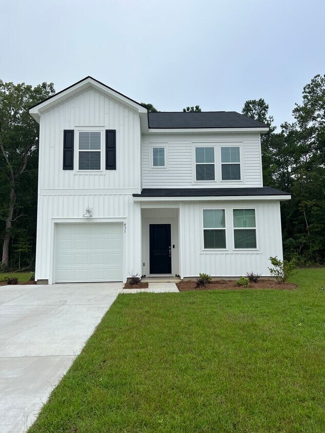 Foto principal - Brand New Home in Waterway Commons – 4BR /...