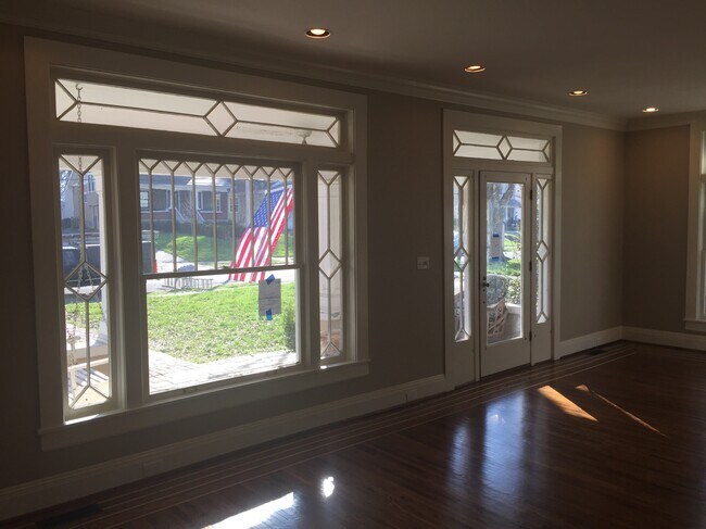 Building Photo - 246 Pennsylvania Ave