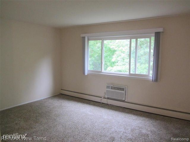 Foto del edificio - 1 br, 1 bath Condo - 31831 Grand River Ave...