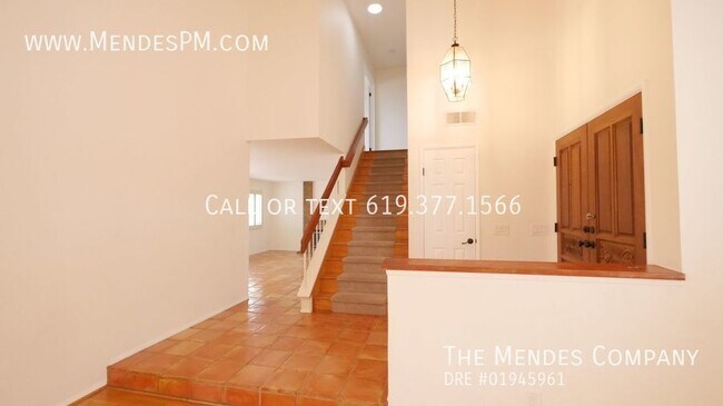 Building Photo - Gorgeous Two Story 3 bd/2.5 bth Home w/Two...