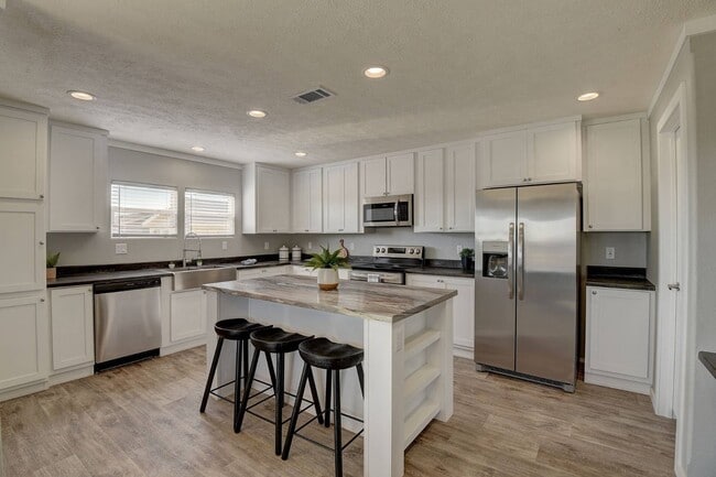 Building Photo - 1040 Monarch Dr