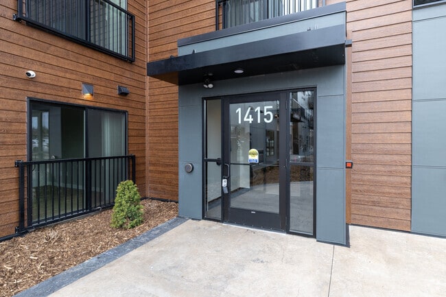 Entrance - Parallel Apartments