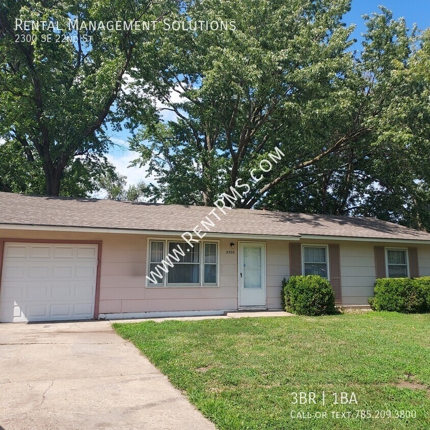 Primary Photo - 2300 SE 22nd St