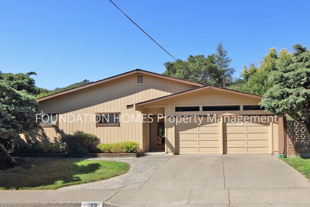 Primary Photo - 3 br, 2 bath House - 109 Golden Hinde Blvd