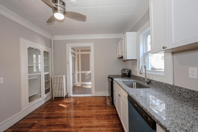 Building Photo - 107 Arlington St