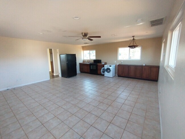 Kitchen/dining - 11529 Valle Vista Rd