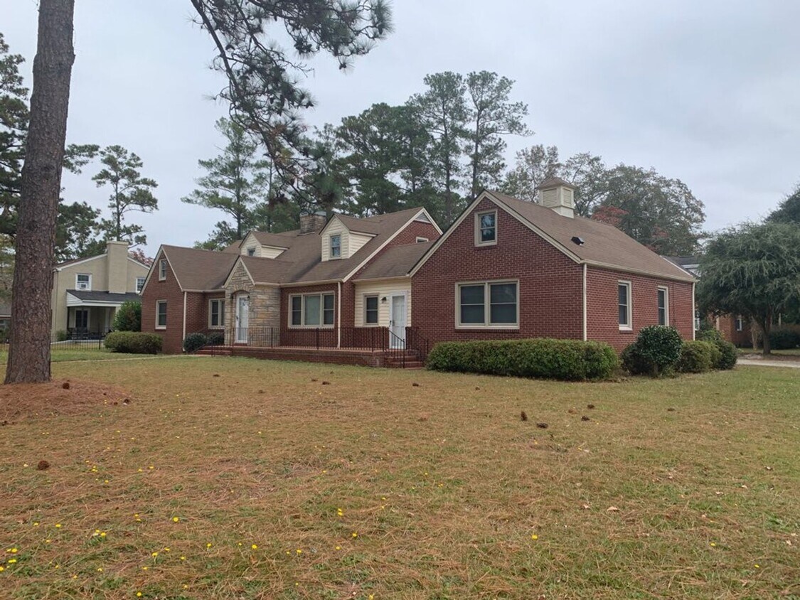 2502 N McMillan Ave Unit B, Lumberton, NC 28358 Room for Rent in