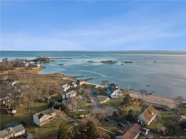Building Photo - 98 Soundview Dr