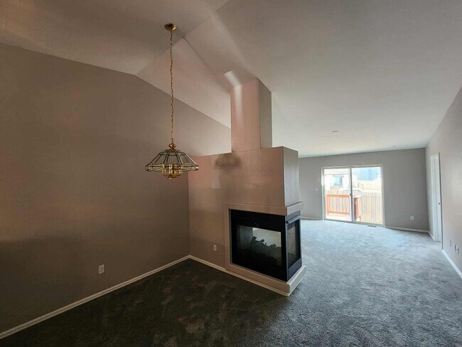 Building Photo - 3 Bedroom 3 Bath Rancher Town Home 2 Car Garage