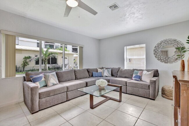 Foto del edificio - 820 N Ocean Blvd