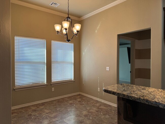 Foto del edificio - Spacious & Modern Home - 10 Minutes from Tinker AFB!