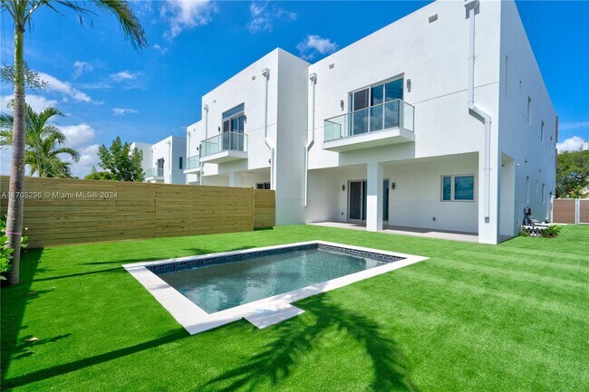 Building Photo - 3900 SW 137th Ct