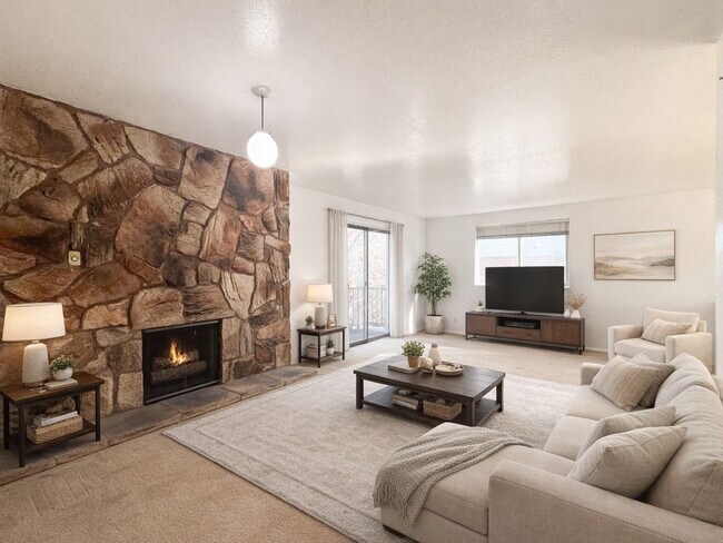 Foto del edificio - Cozy 2BR 1BA Home w/ Fireplace + 1 Car Garage + Fenced Yard in Sugar House