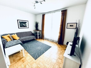 Building Photo - 4846 Rue Sainte-Catherine E