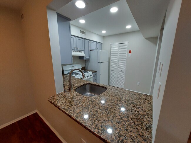 Cocina - 2207 Society Plz