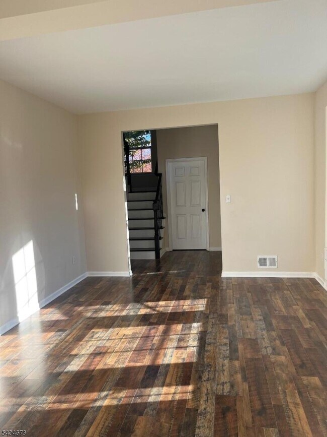 Foto del edificio - 196 Winding Hill Dr