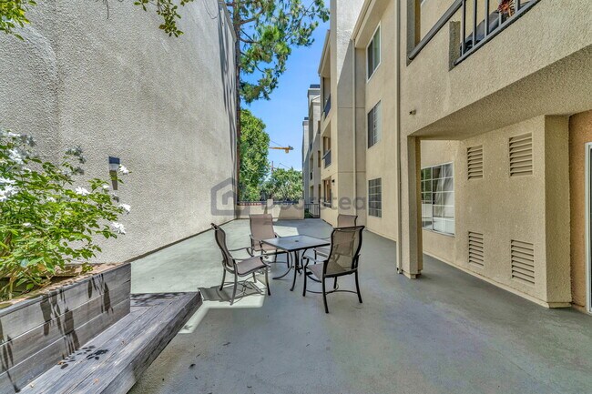 Building Photo - 21450 Burbank Blvd