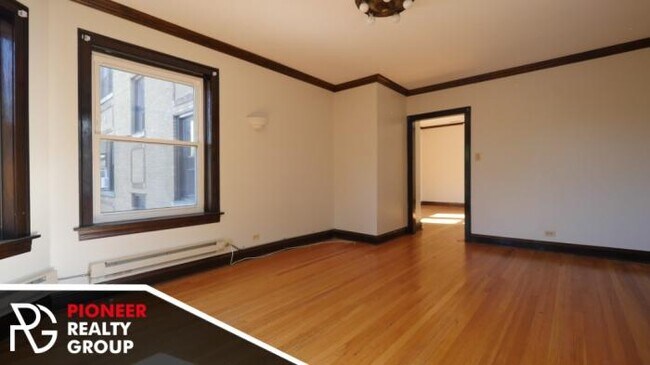 Building Photo - 1 bedroom in CHICAGO IL 60613