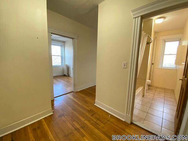 Foto del edificio - 364 Riverway