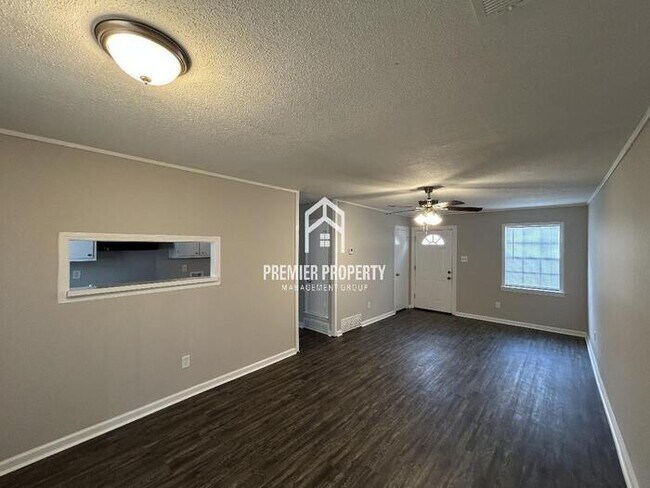 Building Photo - 2725 Shady Grove Dr