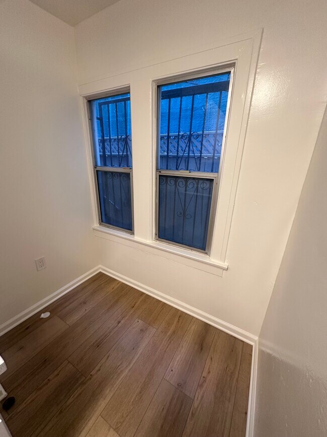 Foto del edificio - 5123 Marathon St