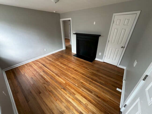 Foto del edificio - For Rent: Newly Remodeled 3 Bedroom / 1 Ba...