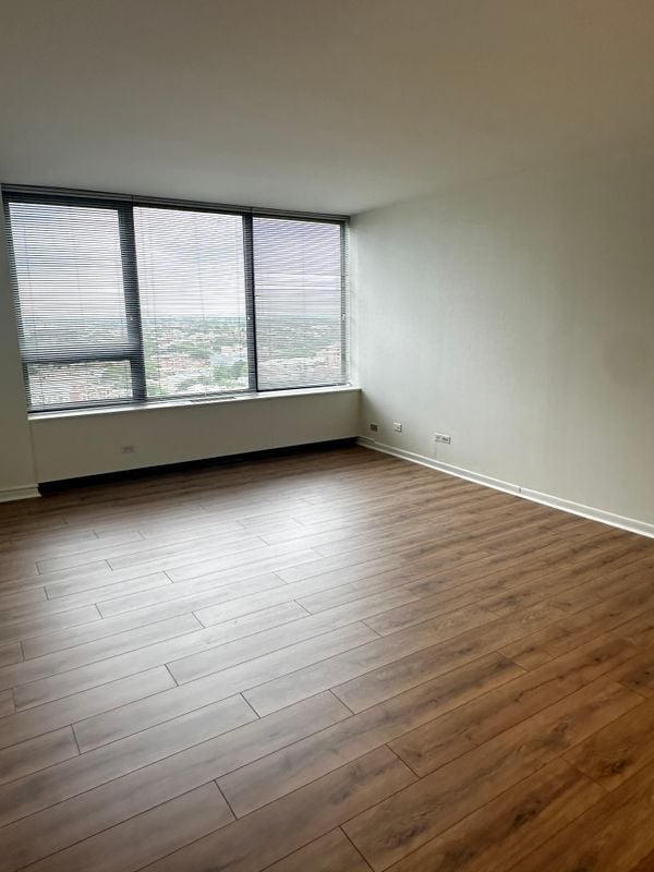 Building Photo - 3930 N Pine Grove Ave