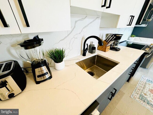 Building Photo - 2209 M St NE