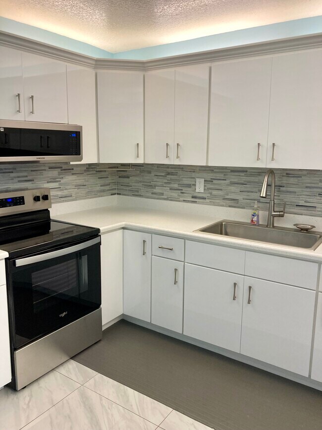 Building Photo - 950 S Kanner Hwy