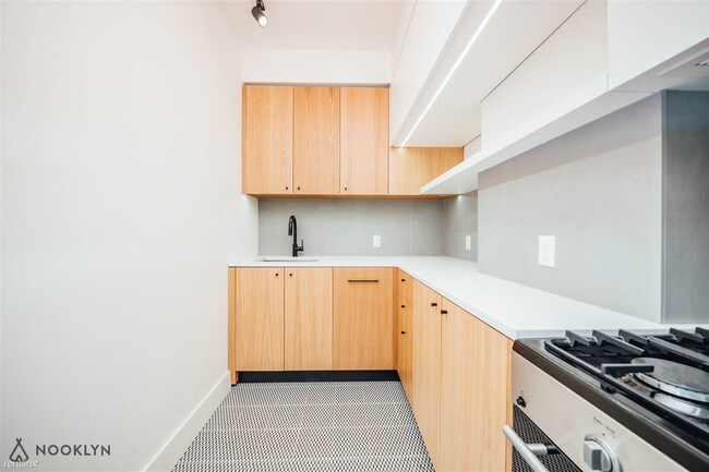 Building Photo - 2 br, 1 bath Apartment - 633 Marcy Ave