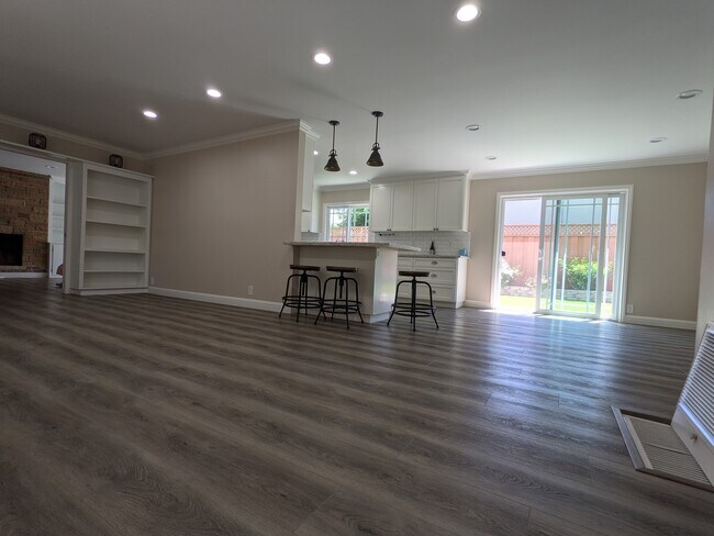 Building Photo - 1135 Alice Dr
