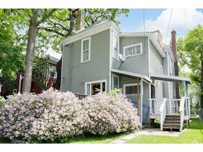 Building Photo - 2556 Dupont Ave S