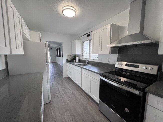 Building Photo - 94-693 Kamalo St