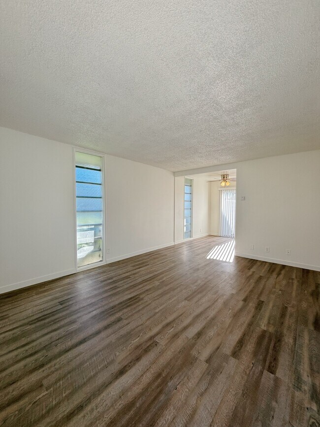 Building Photo - 167 W Guinida Ln