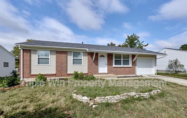 Building Photo - 2325 Golfway St