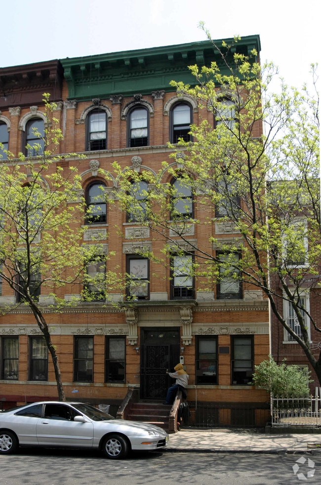 Foto del edificio - 20  Covert Street