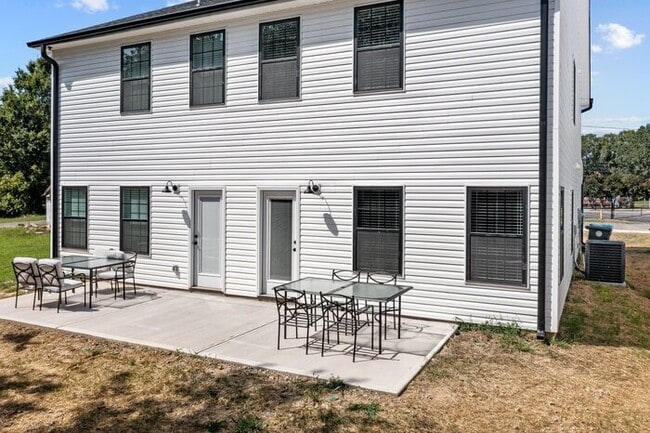 Foto del edificio - Salisbury Townhome w/ Garage