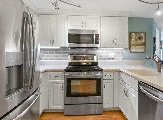 Foto del edificio - 270 E Highland Ave