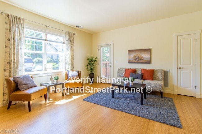 Open floor plan - 3243 Lakemont Dr