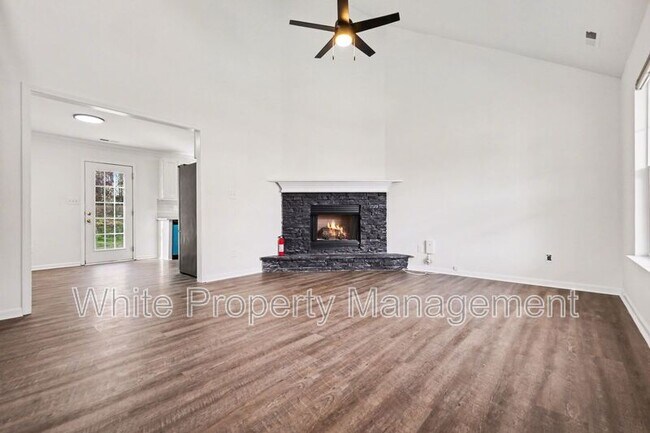 Foto del edificio - 242 Amir Cir