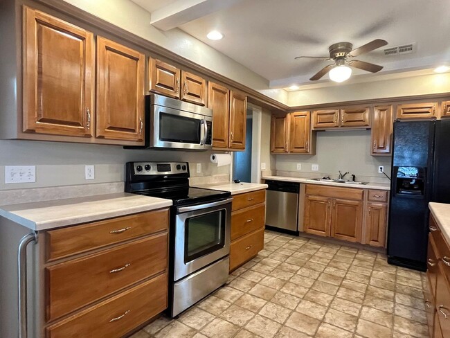 Foto del edificio - Charming 3 Bed 1.5 Bath!